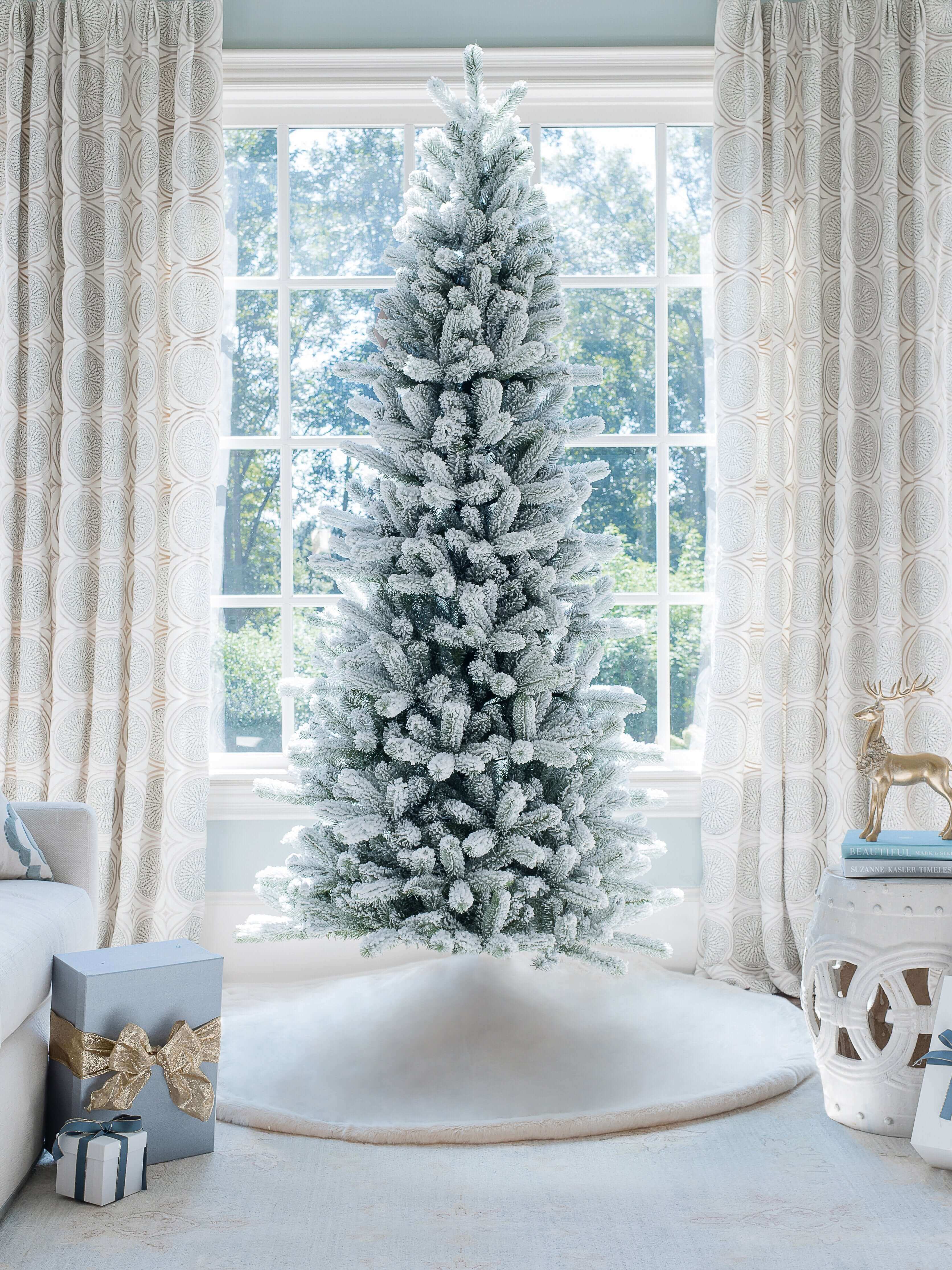 Árvore de Natal Artificial Slim King Flock® de com 650 Luzes LED Branco Quente