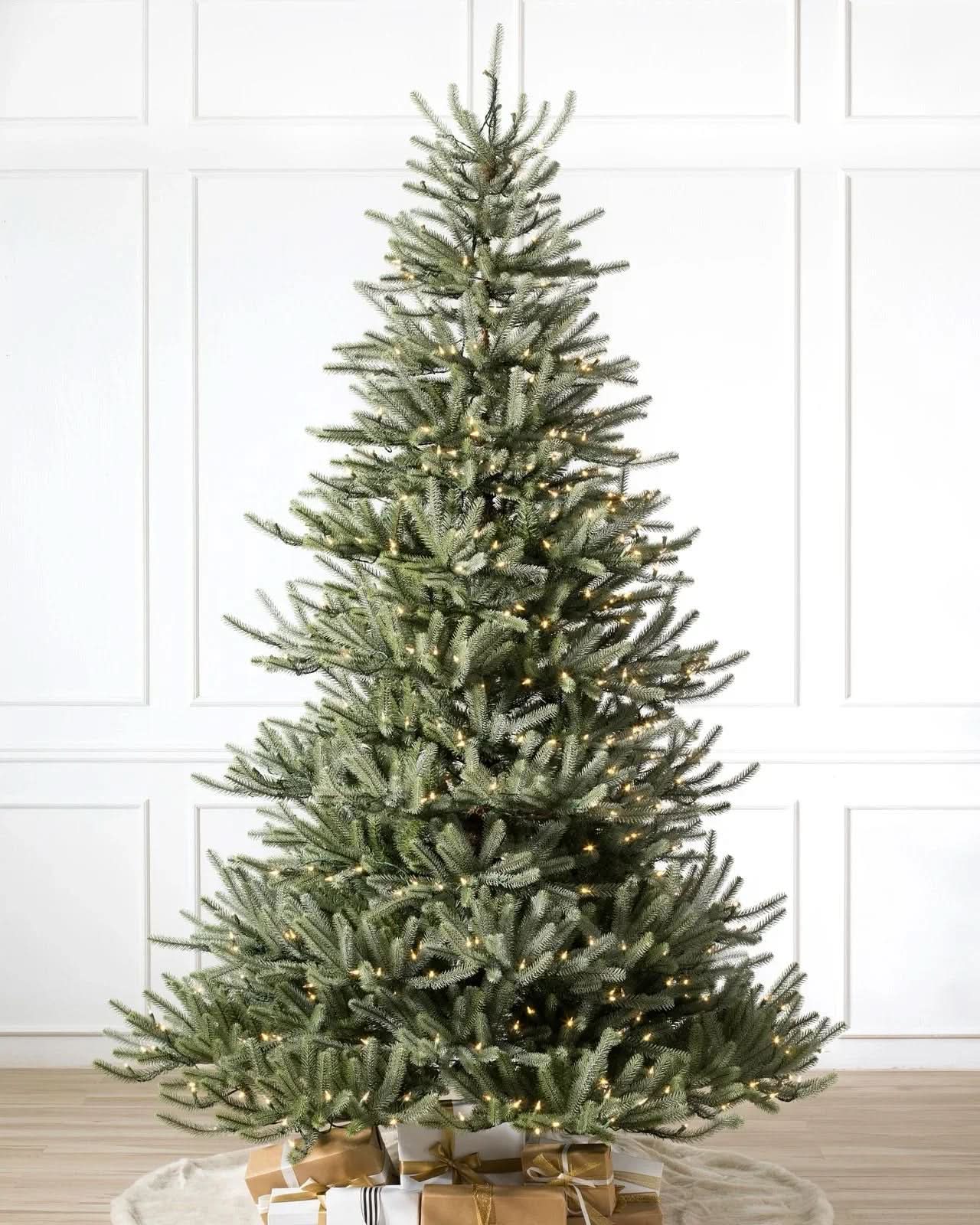 Árvore de Natal Sanibel Spruce com Galhos Articulados, Suporte Metálico e Micro LEDs Embutidos