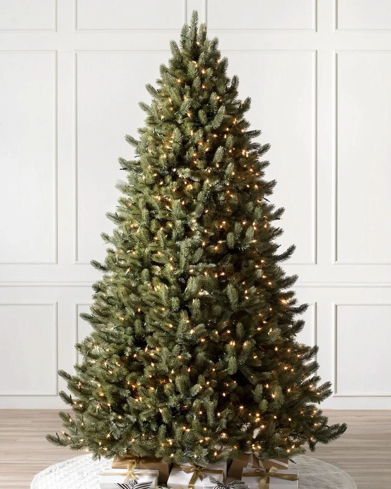 Árvore de Natal Vermont White Spruce com Galhos Articulados, Suporte Metálico e Micro LEDs Embutidos